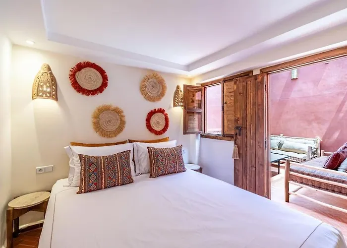 Riad Macan Exclusive And Trendy Chich Breakfast Incl