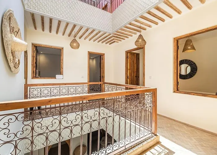 Riad Macan Exclusive And Trendy Chich Breakfast Incl
