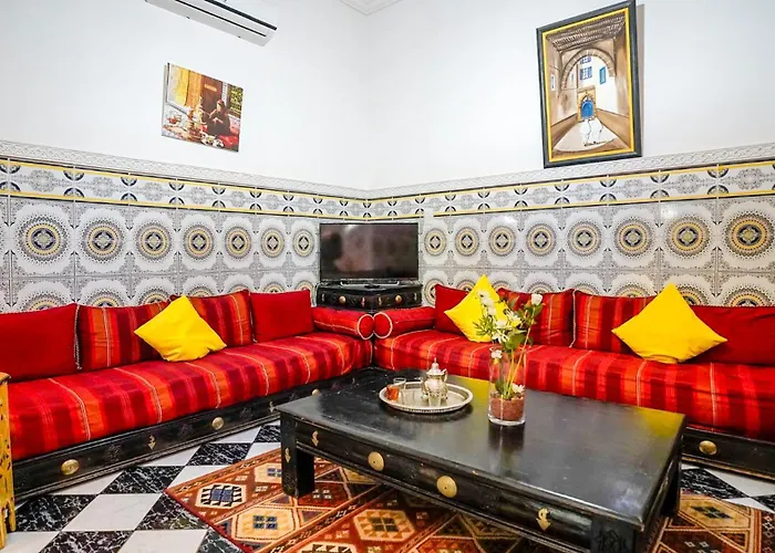 Riad Lalla Aicha -Piscine, 3 suites climatisées&terrasse