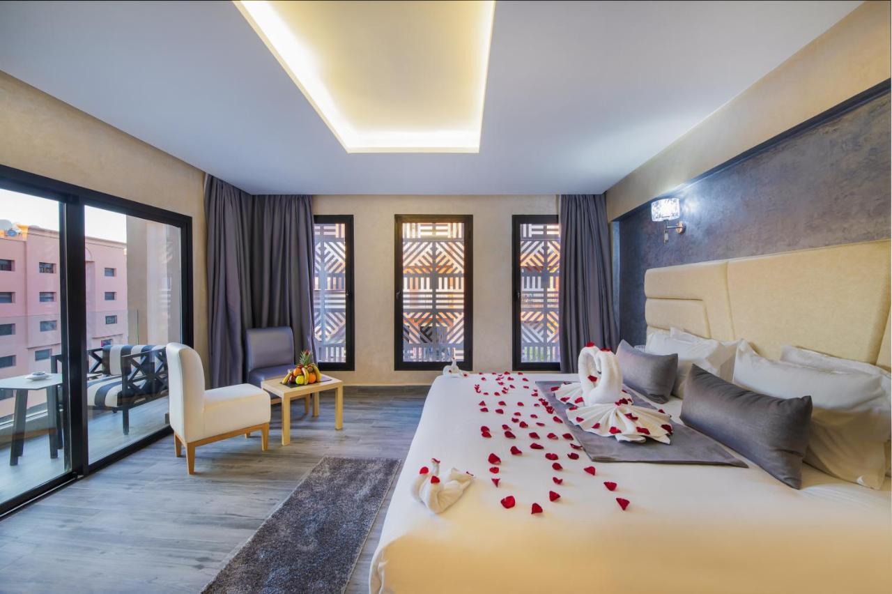 Suite with Hot Tub