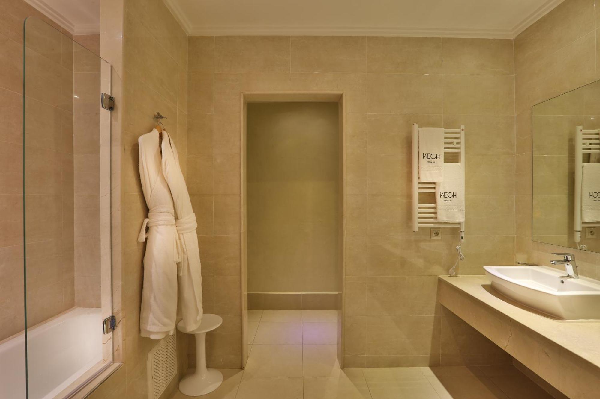 Camera Doppia con Letti Singoli con Vista Piscina
