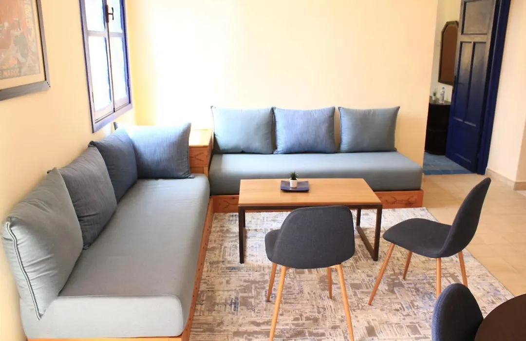 Comfy Colonial Apartments-1