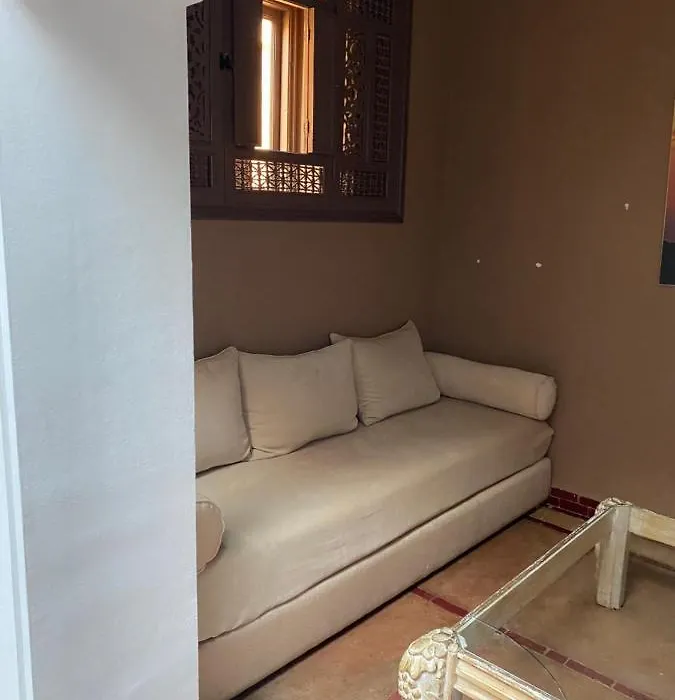 Riad privatisé jusqu a 5 personnes a 5 minutes place jemma El fna loué avec ménage et petit déjeuner compris-1