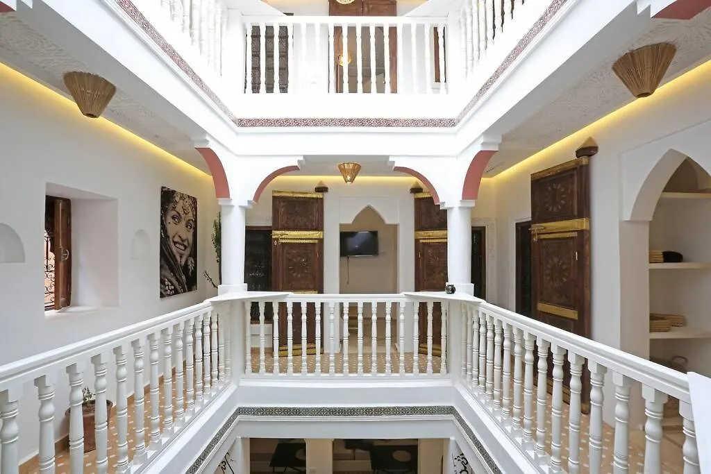 Riad El Khir En Centre Ville Rooftop Et Bassin-1