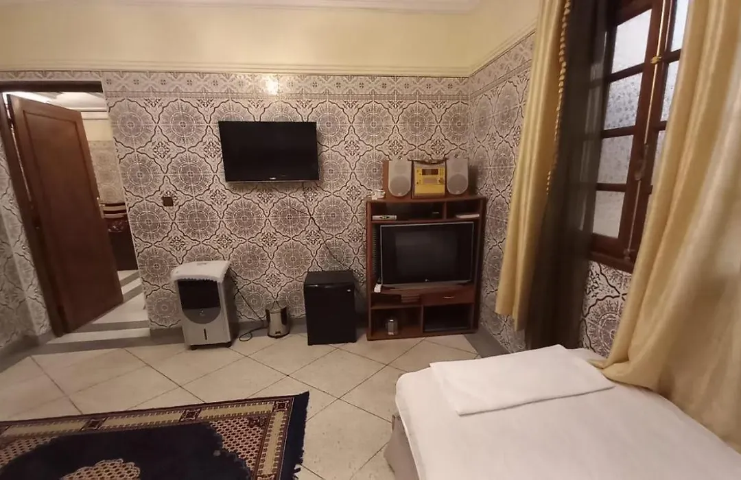 Stay With Low Budget-1