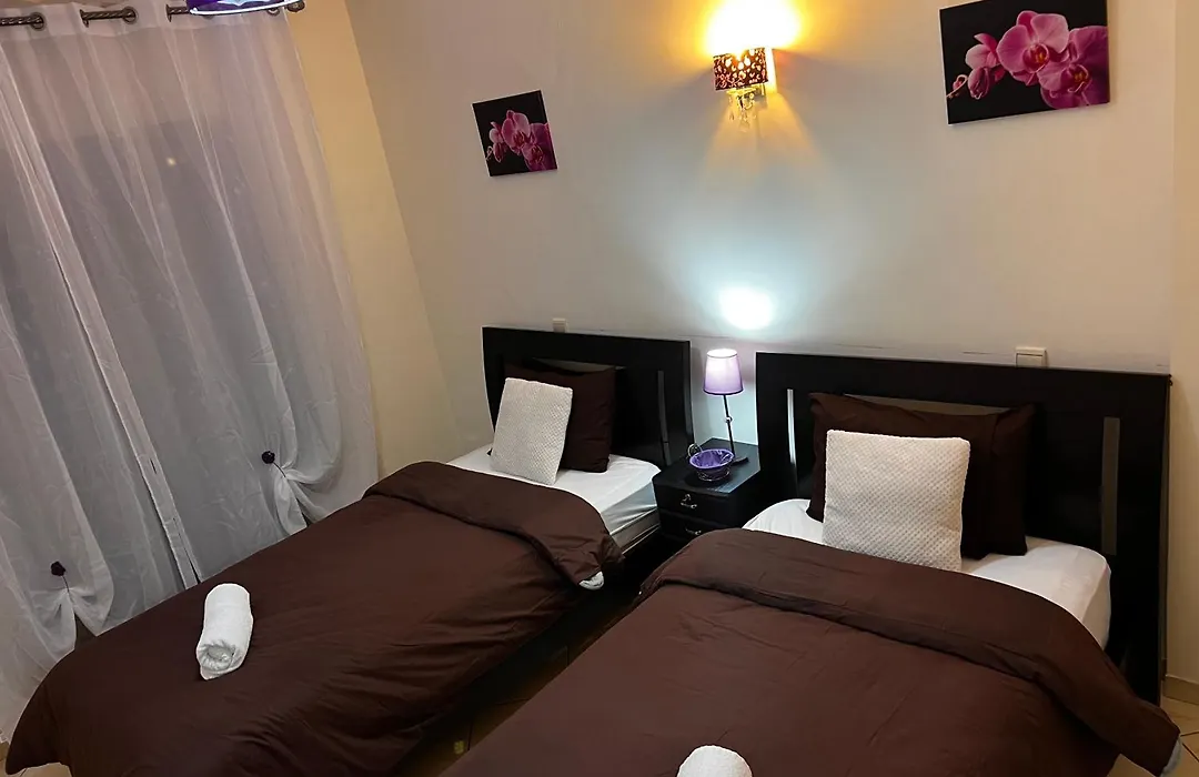 Magnifique Appartement Spacieux Confort Propre Familial 2 Chambres Salon Et Salle A Manger A 20Mn A Pied De Place Jemaa El Fina 4 Piscines Dans Espace De Golf A 12 Mn En Voitures L Entree Est Gratuit Pour La Clientele Ouvert Entre 10H Et 20H-1