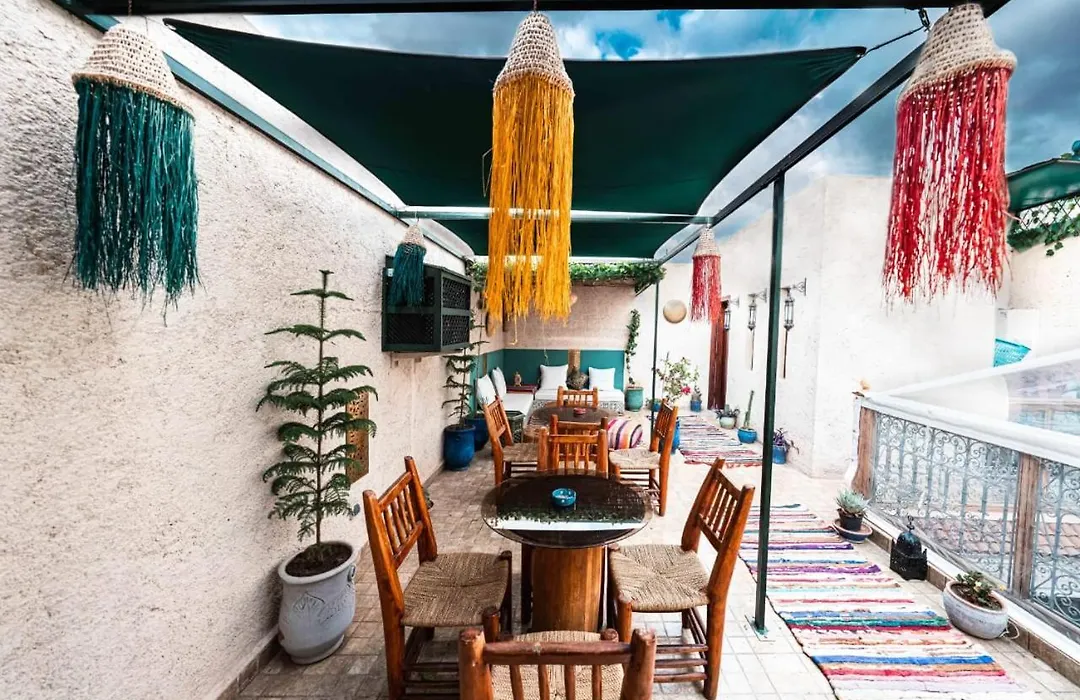Riad Kiyanjana-1