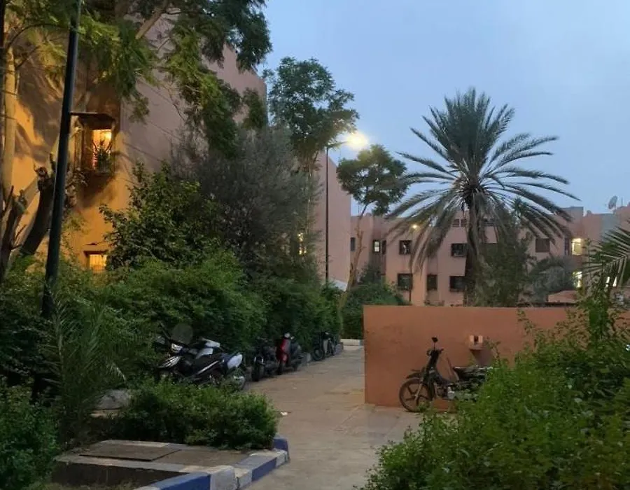 Steps From Airport Only 5 Minutes ,Ideal For Travelers-1