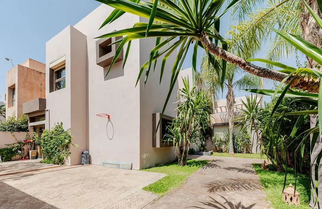 Escape To Luxury: 4 Bedroom Villa On Golf Course-1