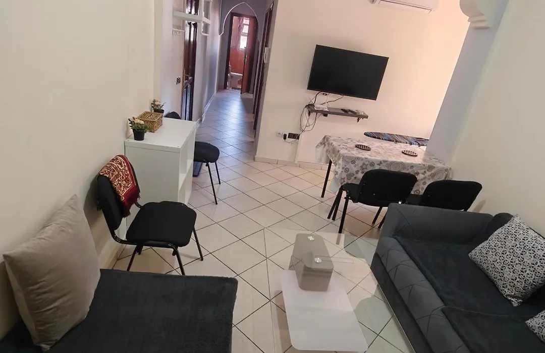 Bright Air Conditioned Apartment Near City Center-1