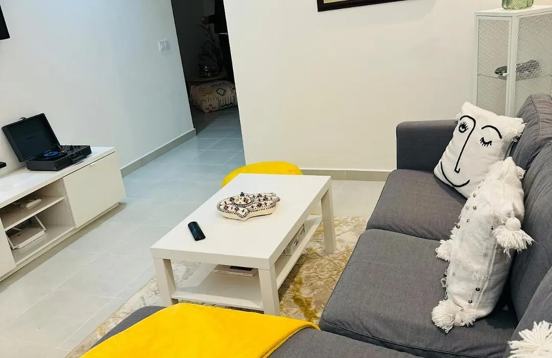 Jardin Yves Appartement 2 Chambres Chic & Parking-1