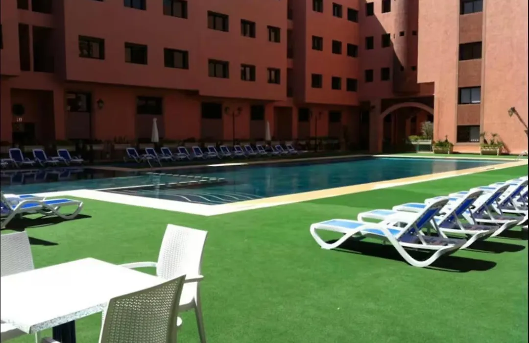 Tulipe Family House-Pool And Parking-1