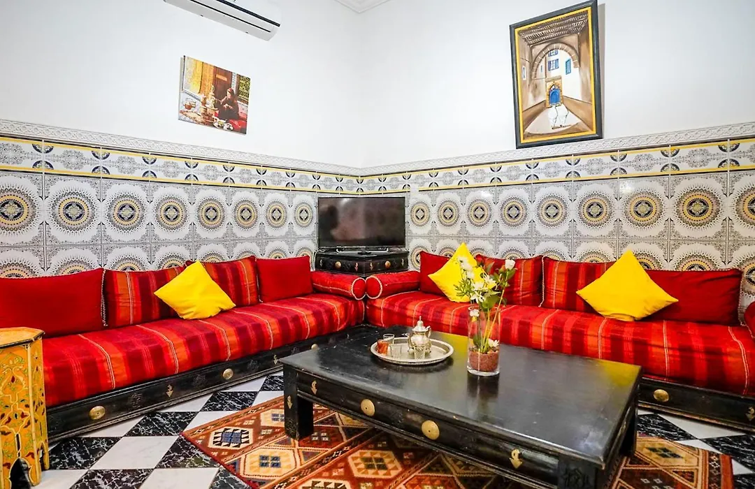 Riad Lalla Aicha -Piscine, 3 suites climatisées&terrasse-1