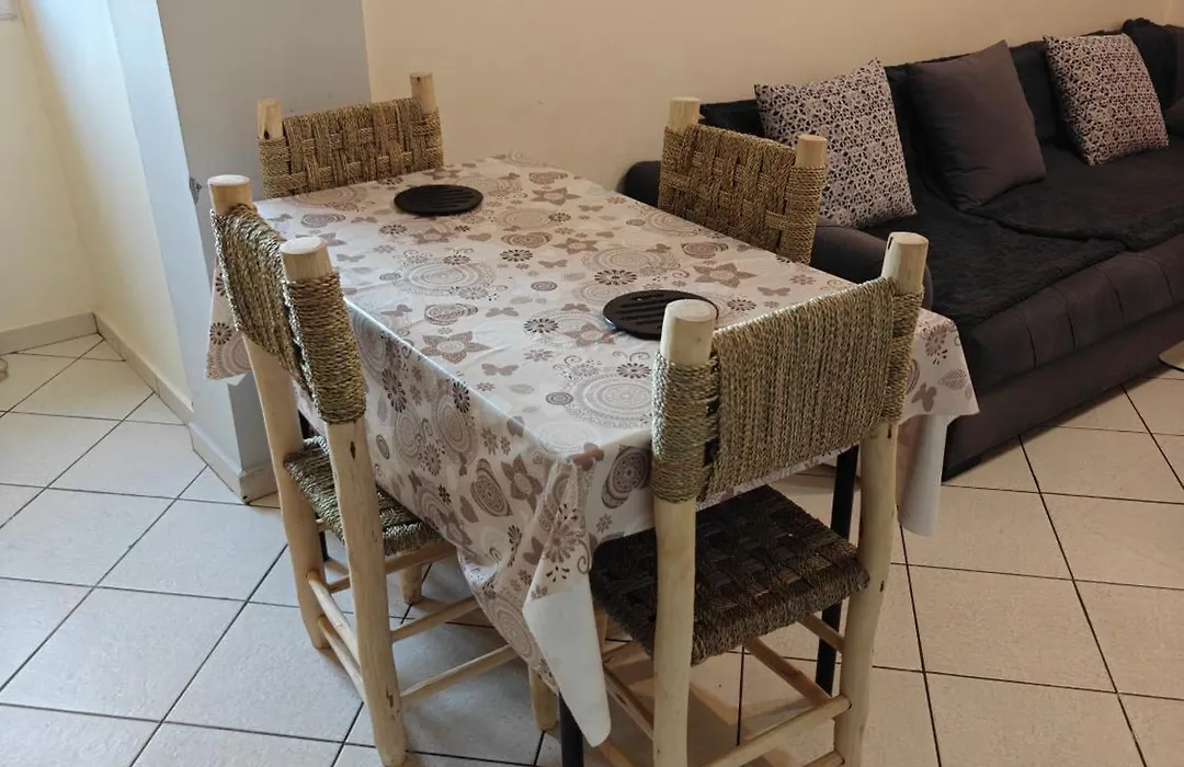 Bright Air Conditioned Apartment Near City Center-1