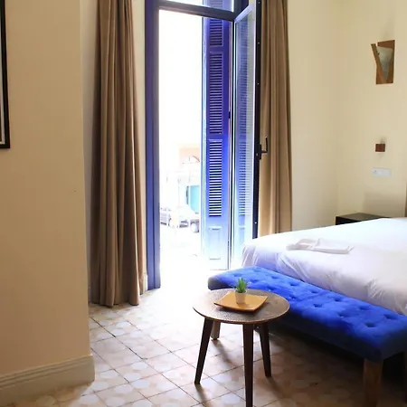 Comfy Colonial Apartments-2