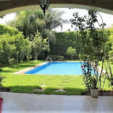 Magnifique Villa Avec Piscine Chauffee Que Pour Famille-3