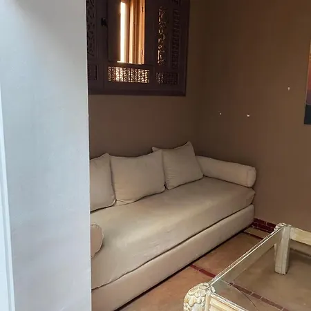 Riad Privatise Jusqu A 5 Personnes A 5 Minutes Place Jemma El Fna Loue Avec Menage Et Petit Dejeuner Compris-2