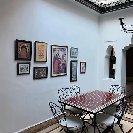 Riad privatisé jusqu a 5 personnes a 5 minutes place jemma El fna loué avec ménage et petit déjeuner compris-2