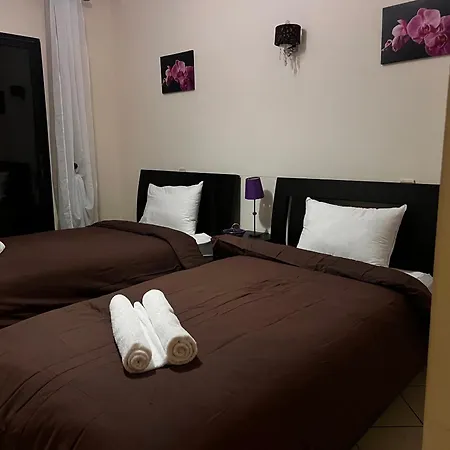 Magnifique Appartement Spacieux Confort Propre Familial 2 Chambres Salon Et Salle A Manger A 20Mn A Pied De Place Jemaa El Fina 4 Piscines Dans Espace De Golf A 12 Mn En Voitures L Entree Est Gratuit Pour La Clientele Ouvert Entre 10H Et 20H-2
