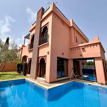 Luxury Villa With Pool, Garden & Gated Security-2