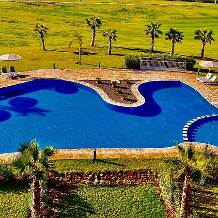 Magnifique Appartement Spacieux Confort Propre Familial 2 Chambres Salon Et Salle A Manger A 20Mn A Pied De Place Jemaa El Fina 4 Piscines Dans Espace De Golf A 12 Mn En Voitures L Entree Est Gratuit Pour La Clientele Ouvert Entre 10H Et 20H-2