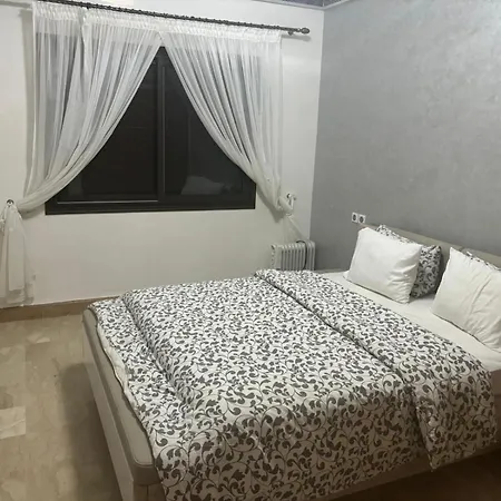 Beautiful Cozy Apartment With Pool-2