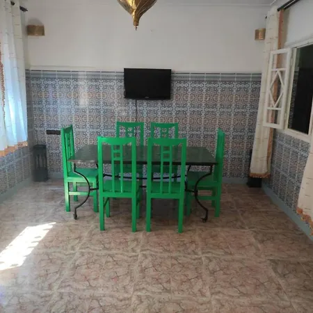 5 min Aéroport Appartement avec Terrasse et Grand Appartement-3