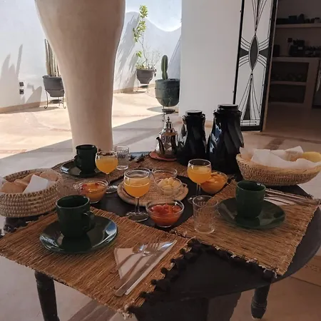 Riad Le Jardin Des Matieres-3