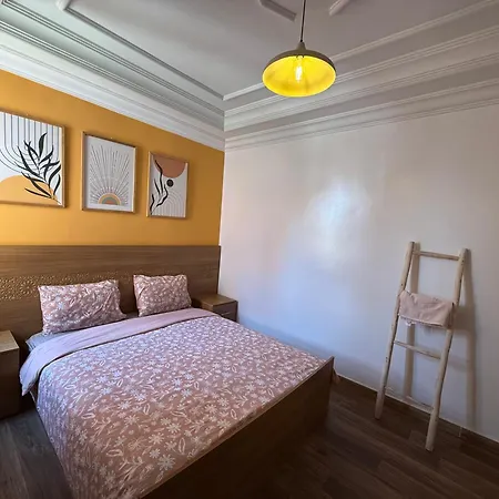 Julie'S Airport Apartment-2
