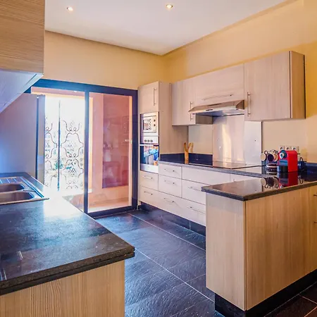 77 - Top Location, Elegance, View & Comfort-2