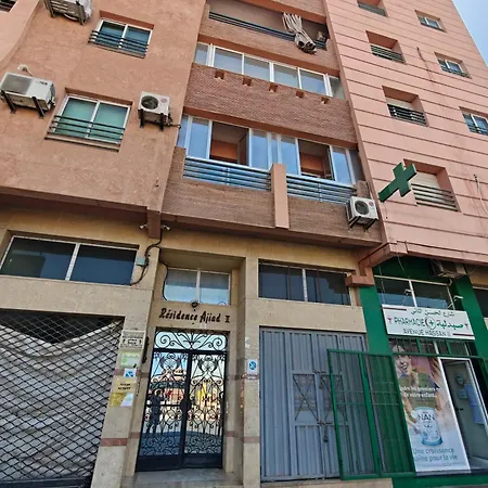 Bright Air Conditioned Apartment Near City Center-2