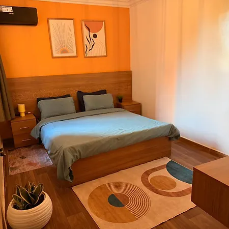 Julie'S Airport Apartment-3