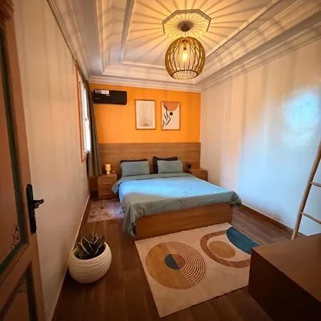 Julie'S Airport Apartment-2