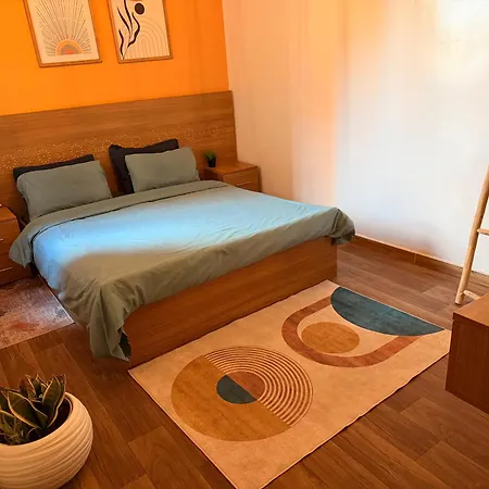 Julie'S Airport Apartment-3