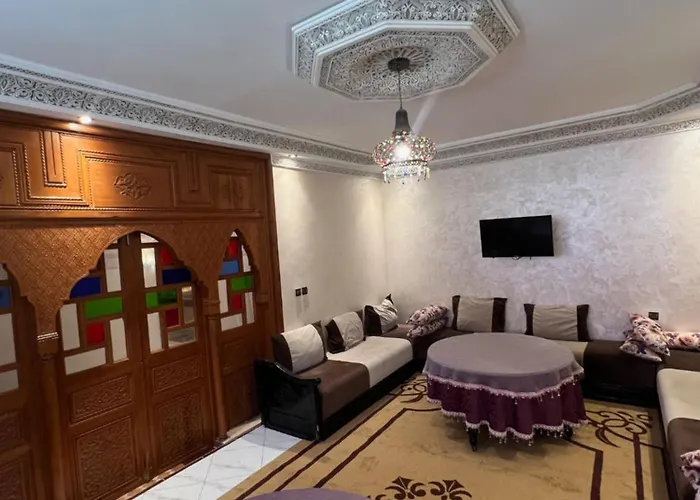 Appartement Spacieux Avec Cour Fleurie Et Hammam À Targa Marrakech