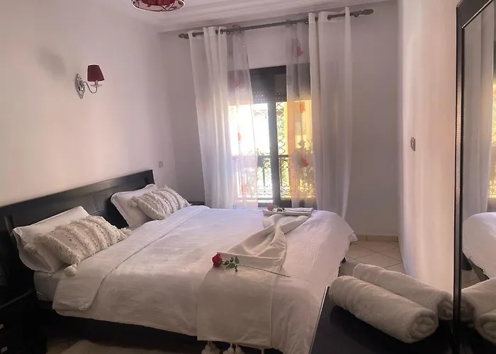 Magnifique Appartement Spacieux Confort Propre Familial 2 Chambres Salon Et Salle A Manger A 20Mn A Pied De Place Jemaa El Fina 4 Piscines Dans Espace De Golf A 12 Mn En Voitures L Entree Est Gratuit Pour La Clientele Ouvert Entre 10H Et 20H Marrakes