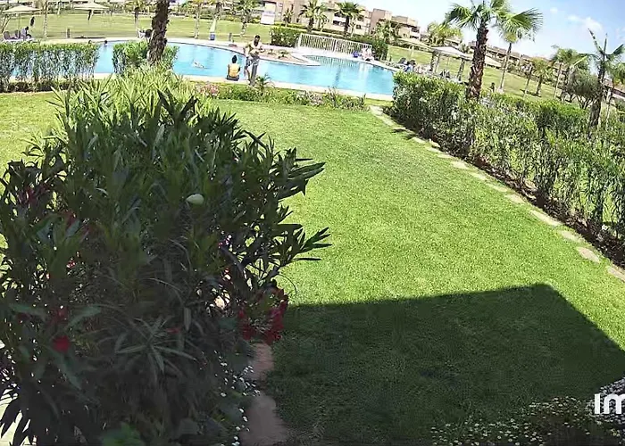 Mini-Villa Situee Dans Une Residence Prestigia A Marrakech, Avec Une Vue Sur La Piscine Et Le Golf Une Securite 24H Sur 24 Et Une Proximite Ideale De L Aeroport 5 Minutes C Est Une Offre Parfaite Pour Des Vacances