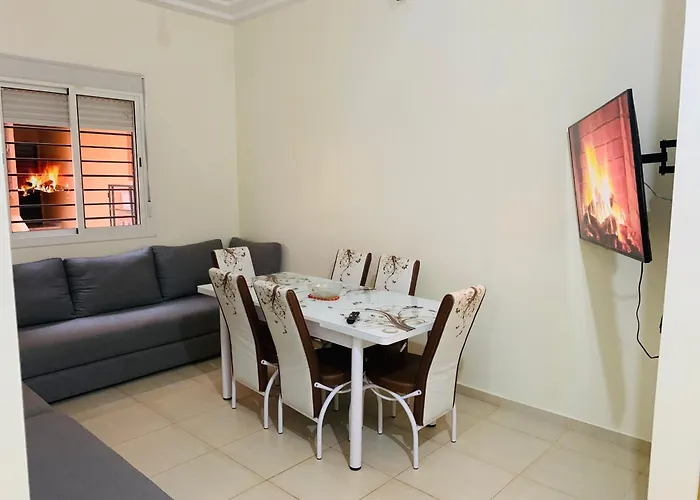 Appartement Moderne Bien Equipee Reservation Juste Pour Les Familles Est Les Couples Maries